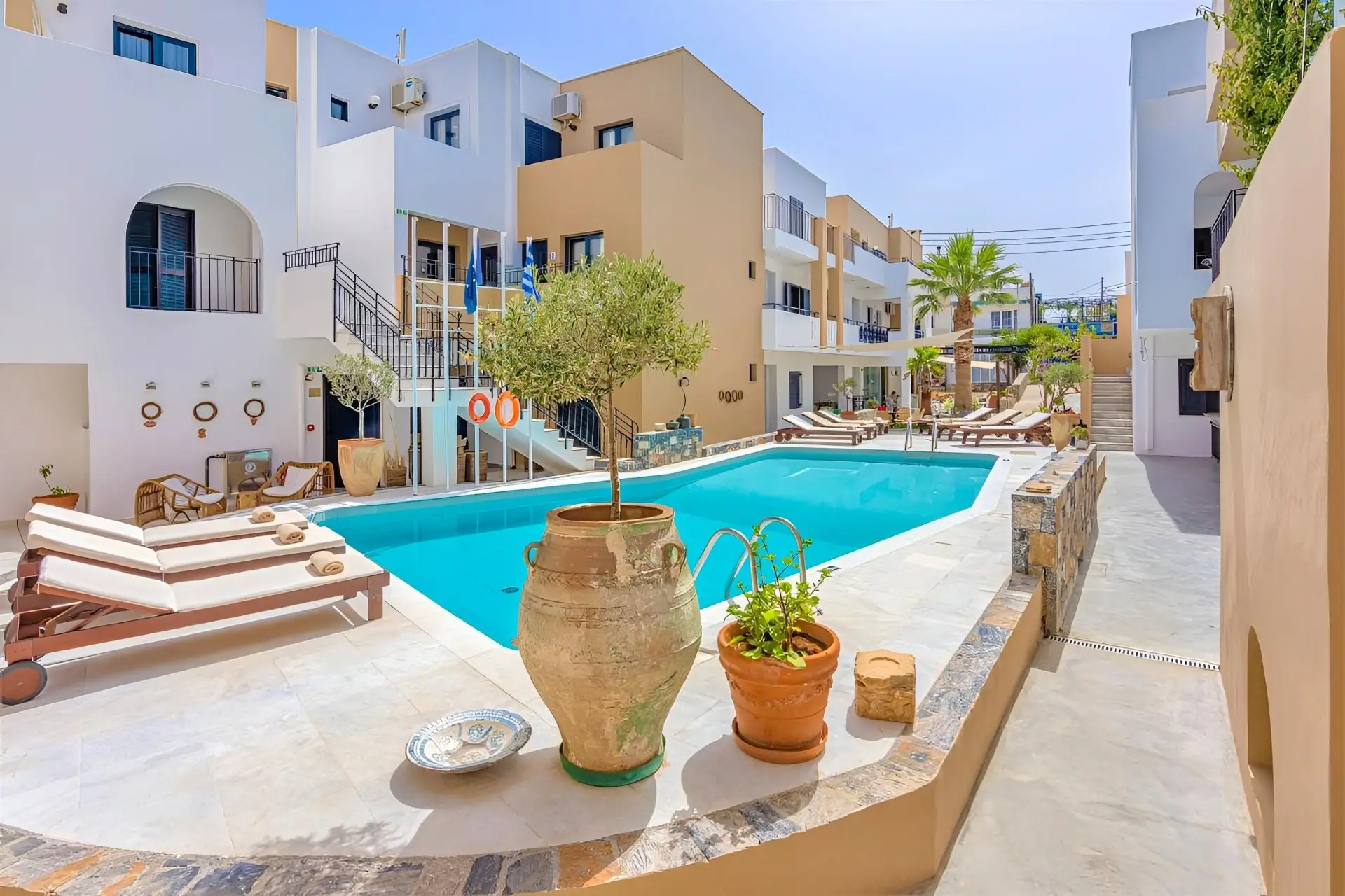 Nami Hotel & Suites